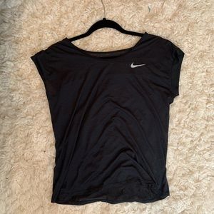 Black nike tee